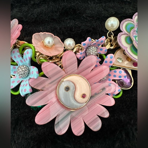 NWOT! Betsey Johnson | Flower Drama Bib Necklace - Picture 10 of 12